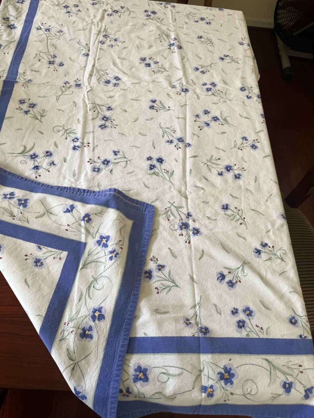 Vintage Blue Floral Printed Tablecloth - Picture 12 of 16